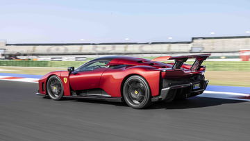 Ferrari keert enorme bonus uit na miljardenwinst