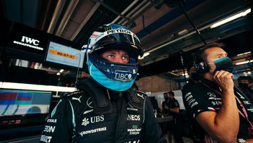 Video: Bottas blundert en spint in de pitstraat