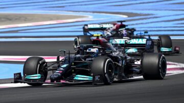 Video: Boos Mercedes belt met Masi over kerbs: "Kost ons 100.000+ pond schade"