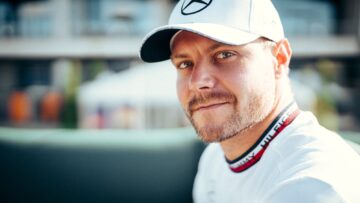 Video: Emotionele Bottas bekijkt zijn hoogtepunten bij Mercedes