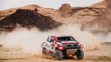 Mini wint én verliest tijd tijdens vijfde Dakar-etappe, Toyota wint