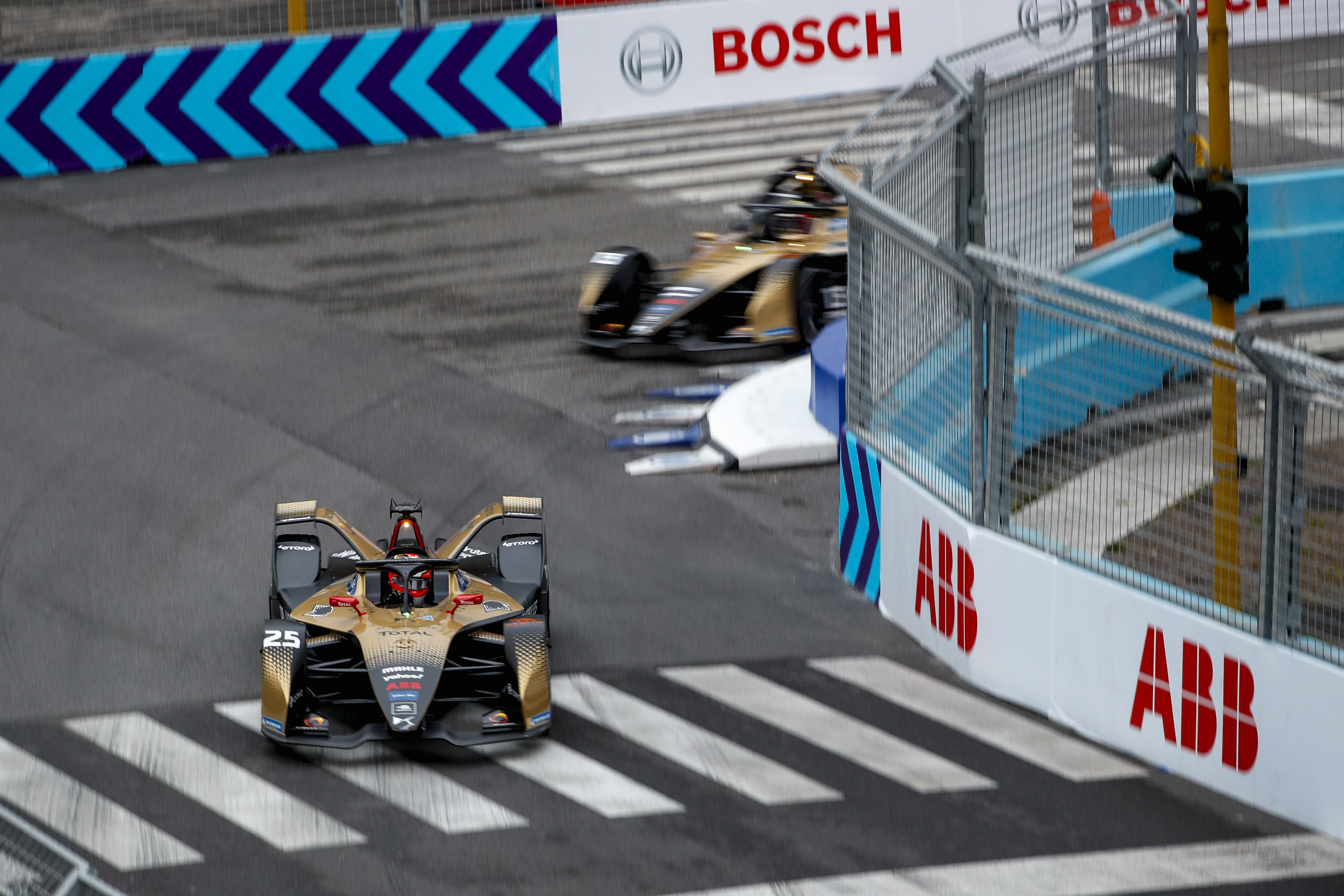 11 EPS704 050027 J6 I6513