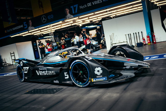 			© Mercedes Formula E
	