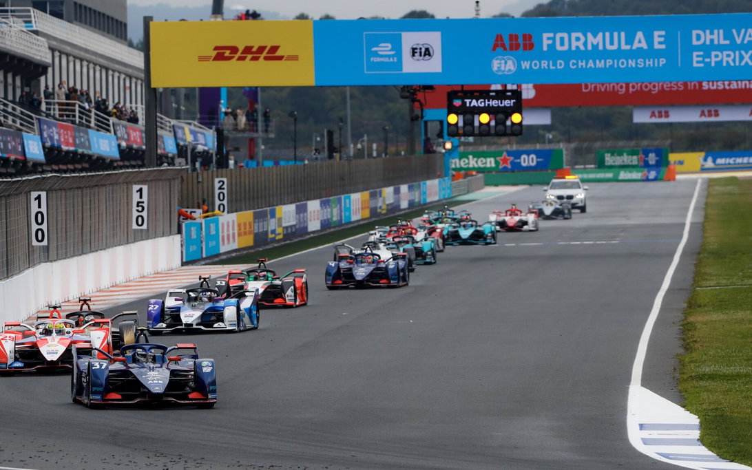 Race Start Valencia 1