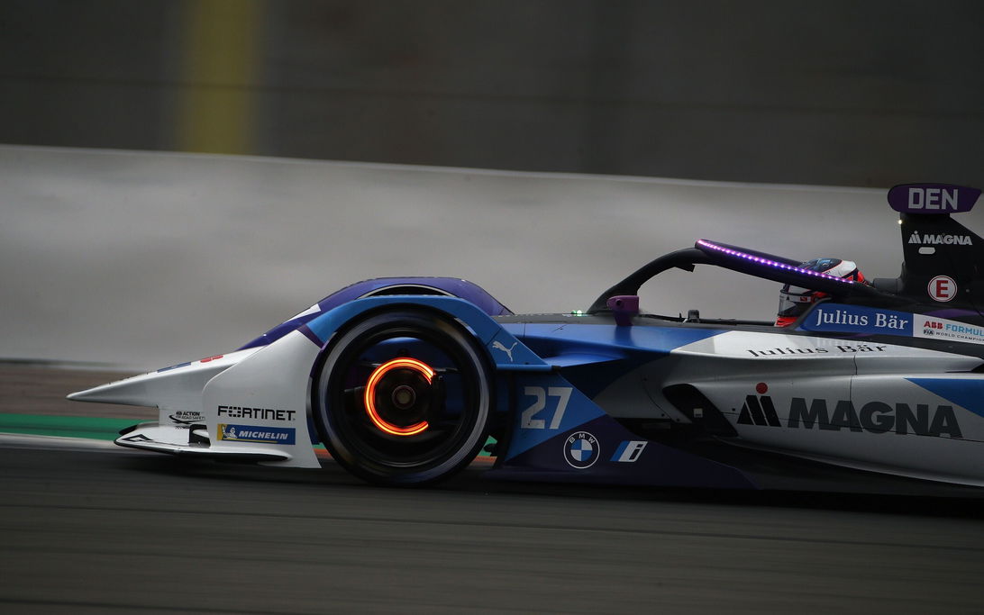 P90419286 low Res valencia esp 22nd ap