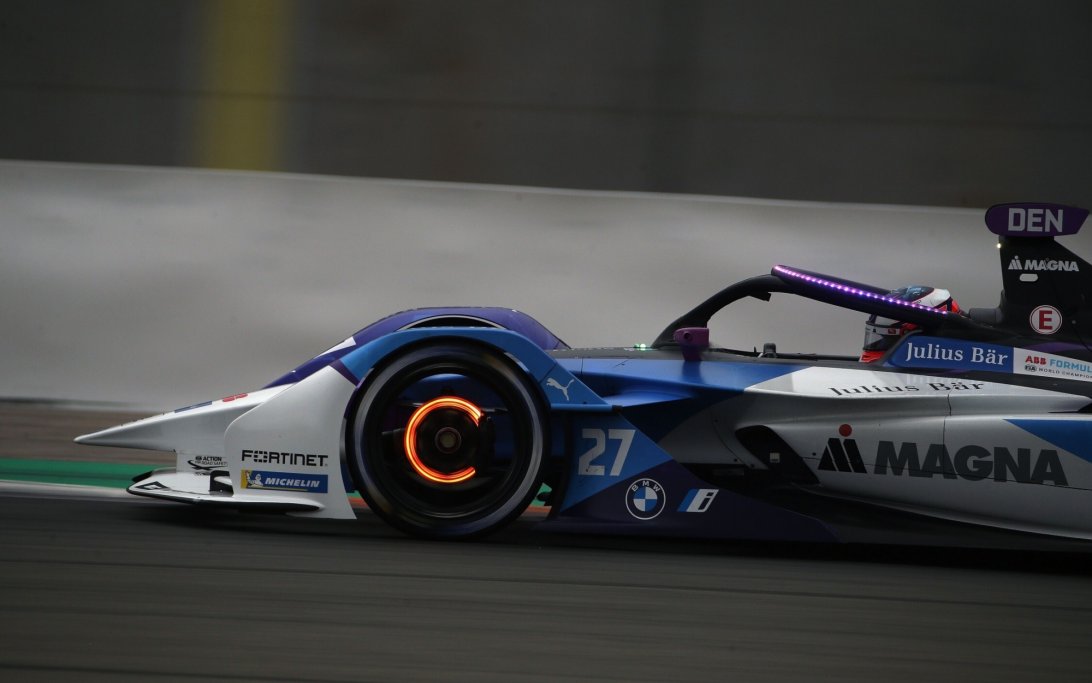 P90419286 low Res valencia esp 22nd ap