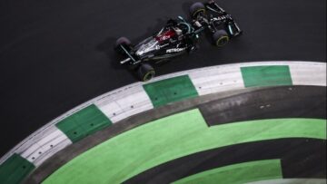 How late does the 2021 F1 Saudi Arabian GP start?