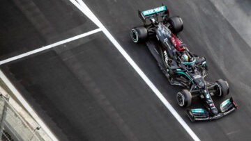 Hamilton storms to pole as Verstappen crashes out on final lap