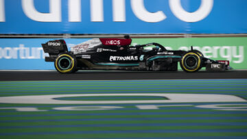 Hamilton wins chaotic Saudi Arabian GP after war with Verstappen