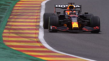 Verstappen pakt pole voor schitterende Russell in chaotische kwalificatie GP België