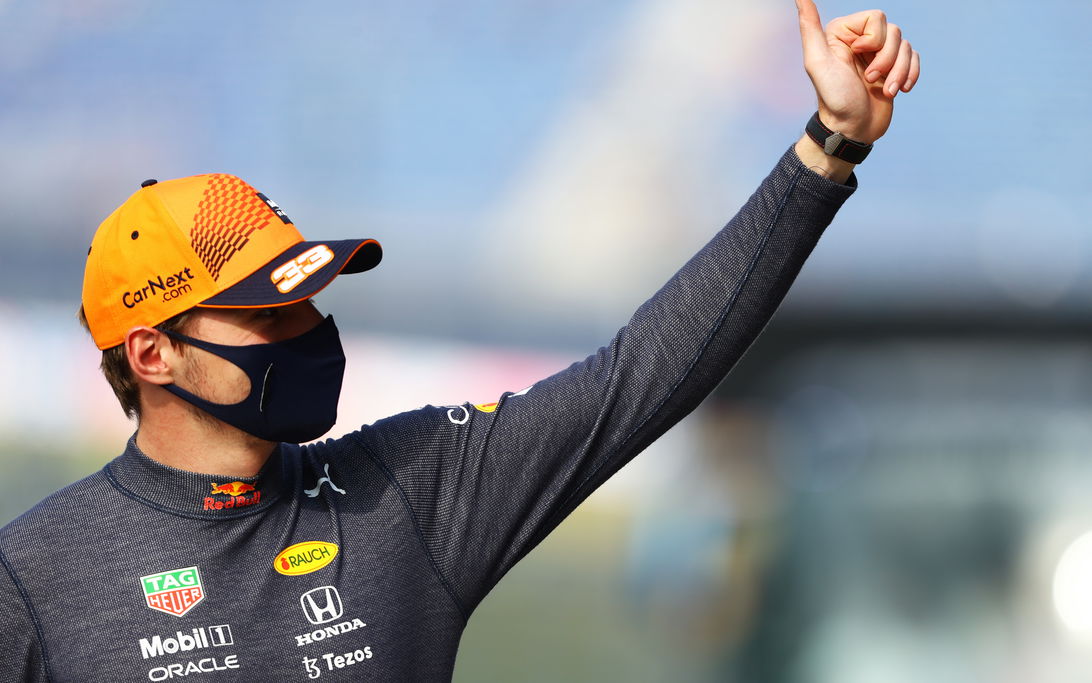 Verstappen waves