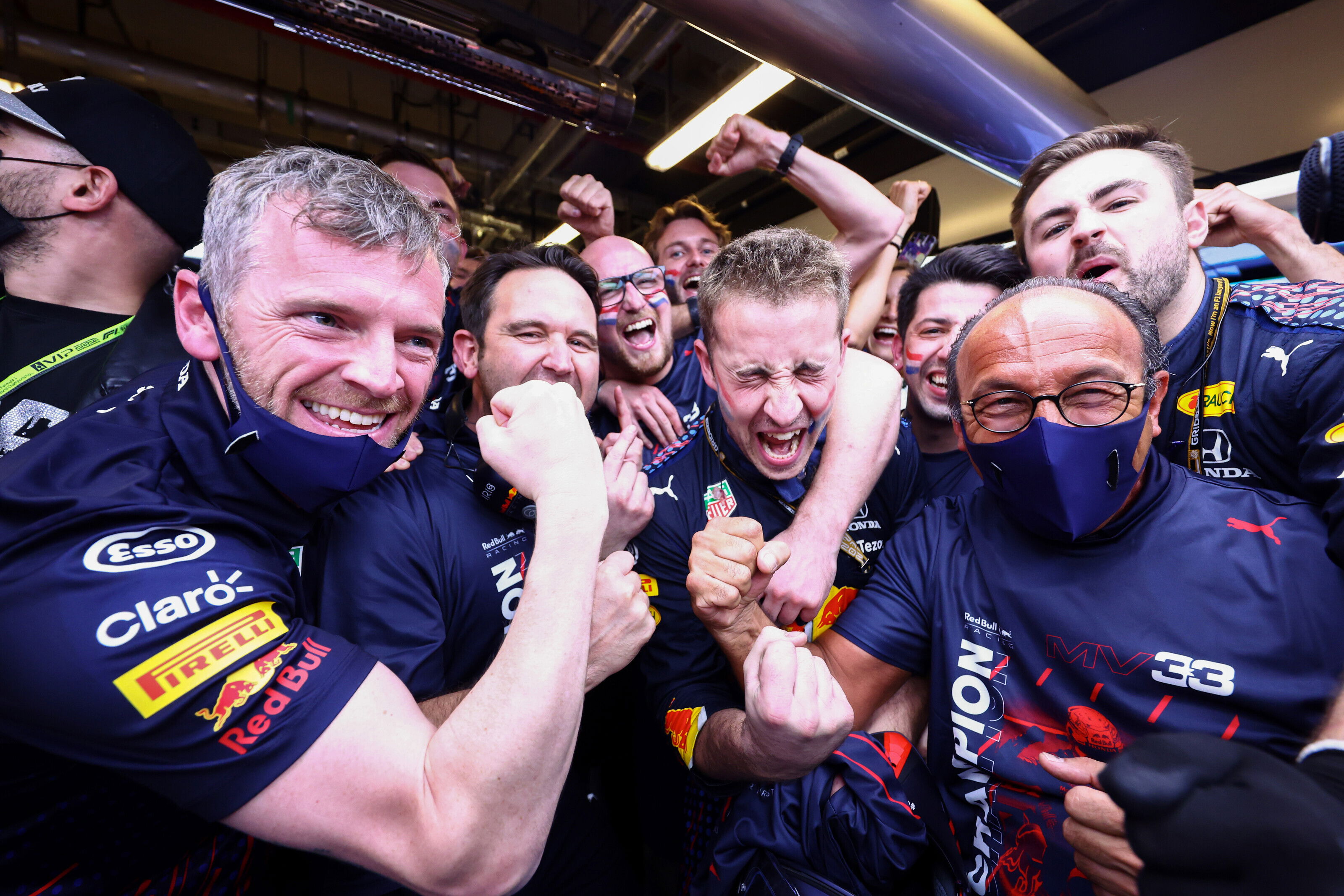 Red Bull crew engineers Abu Dhabi 2021