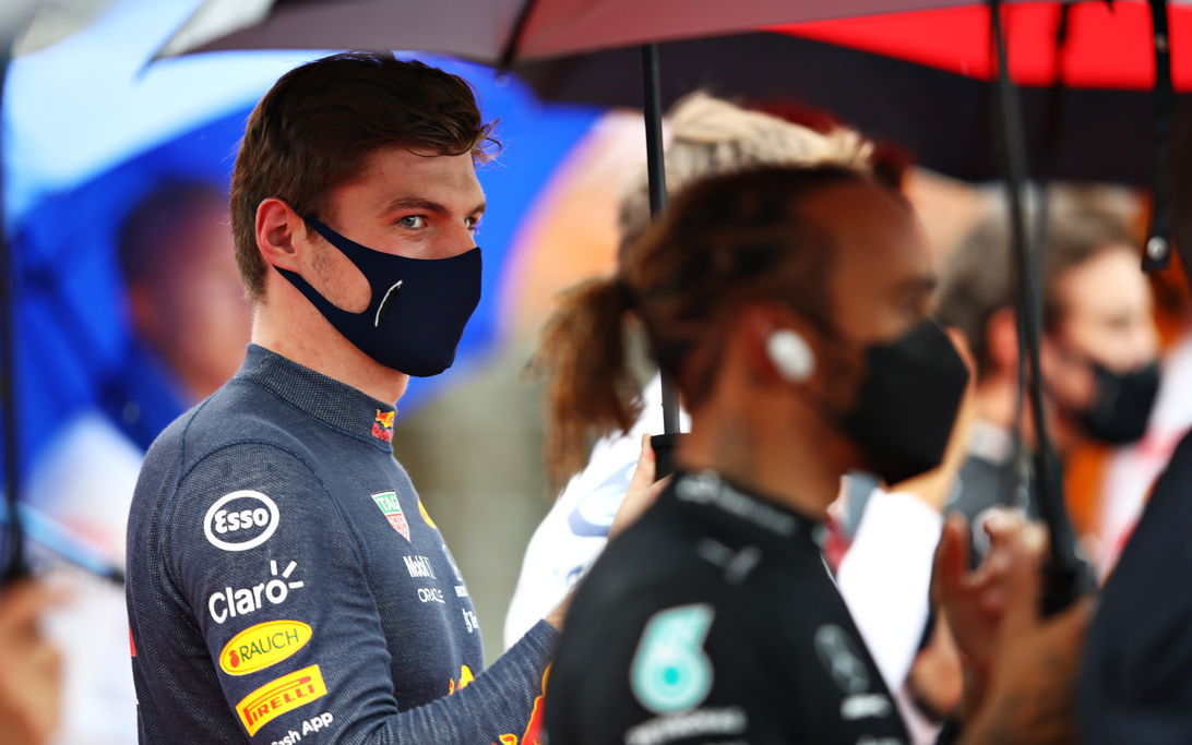 Verstappen Hamilton umbrella Hungary