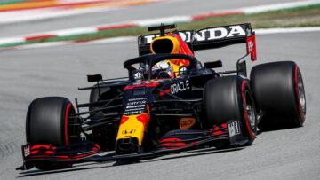 Video: Verstappen claws one point back on Hamilton