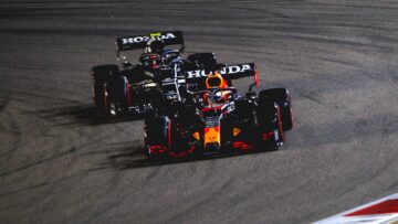 Verstappen klopt Hamilton in titanengevecht in kwalificatie GP Bahrein