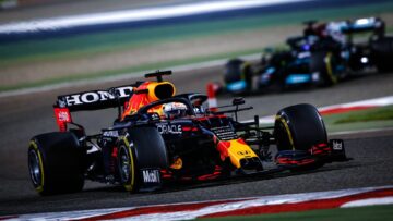 Video: Zo beleefden de Red Bull-monteurs de inhaalactie van Verstappen op Hamilton