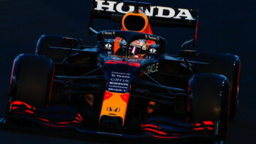 Verstappen crasht in jacht op poleposition in Saoedi-Arabië