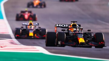 Video: Zó won Verstappen in de slotfase het F1-wereldkampioenschap