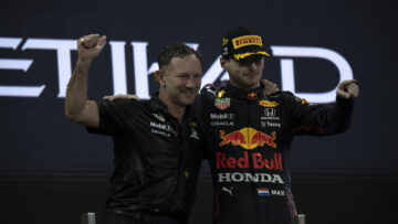 Video: Horner emotional after special gift from Verstappen