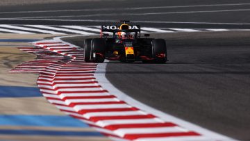 Verstappen verplettert Mercedes in derde training GP Bahrein