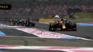 Verstappen verschalkt Hamilton in slotfase van Franse Grand Prix