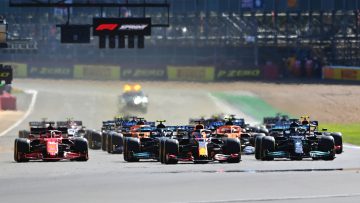 Verstappen maakte zich zorgen om zijn remmen: "Dat waren wel heel veel vlammen!"