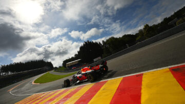 Goede start Verstappen, Hamilton slechts achttiende in eerste training GP België