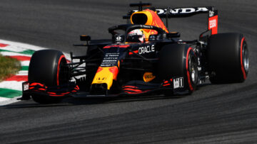 Verstappen moet Mercedes voor zich dulden in tweede training GP Italië