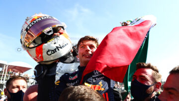 Video: Verstappen, Perez en Red Bull vieren groots feest na GP Mexico