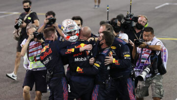 Video: How Red Bull witnessed dramatic last lap of Abu Dhabi GP