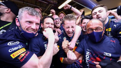 Red Bull crew engineers Abu Dhabi 2021