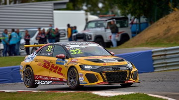 Video: Tom Coronel keert met twee bekers terug naar huis na succesvol WTCR-weekend