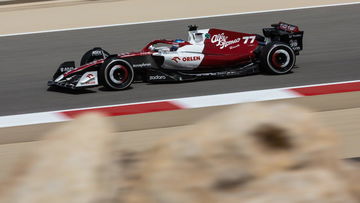 Which teams completed the most laps on the final day of testing in Bahrain?