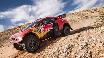 Ten Brinke schittert tijdens zevende etappe Dakar Rally, Loeb wint kostbare tijd