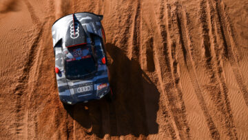 Audi slaat toe in Dakar Rally, titelfavoriet verliest opnieuw kostbare minuten