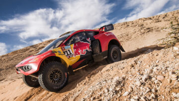 Ten Brinke schittert tijdens zevende etappe Dakar Rally, Loeb wint kostbare tijd