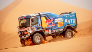 Kamaz domineert tiende etappe Dakar Rally, drama voor Nederlander