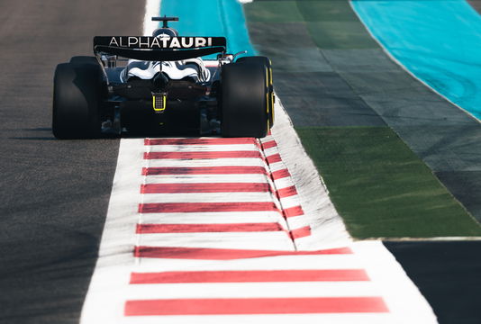 De Vries Abu Dhabi Test