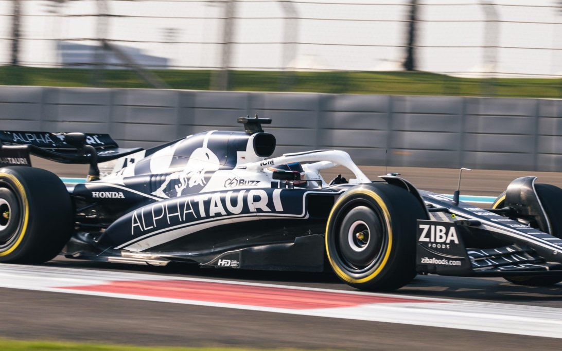 De Vries AlphaTauri Abu Dhabi Test