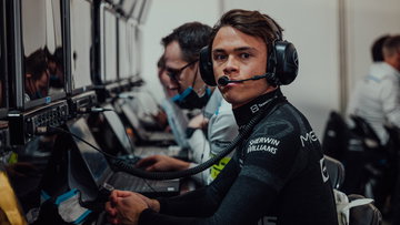 Video: Wereldkampioen De Vries begint Formule E-seizoen in mineur na fout in training