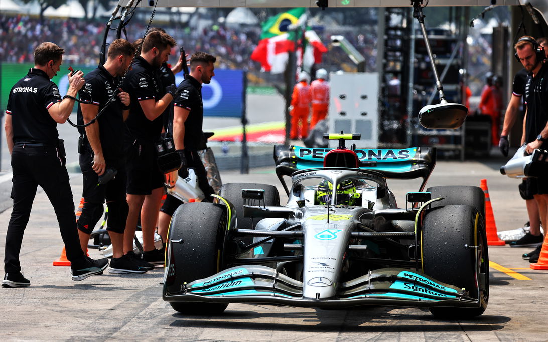 Lewis Hamilton Mercedes Brazil GP 2022 FP1 Pit lane