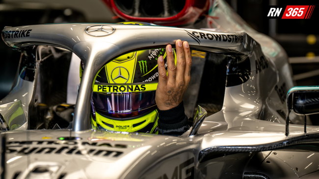 De F1 halo op de Mercedes van Lewis Hamilton