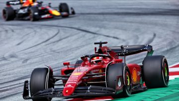 Leclerc neemt hap uit achterstand op Verstappen in WK-stand