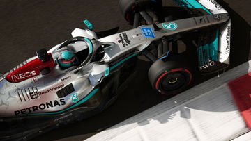 How late does qualifying start for the F1 2022 Abu Dhabi GP?