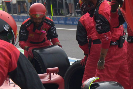 Sainz pitstop