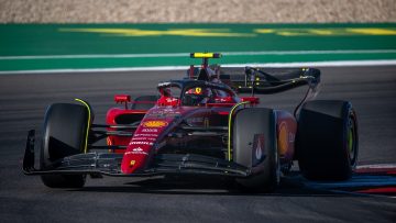 Last-gasp Sainz lap pips Leclerc in Ferrari one-two qualifying result