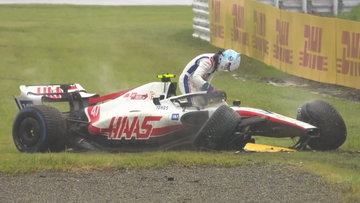 Schumacher crasht hard ná eerste vrije training GP Japan