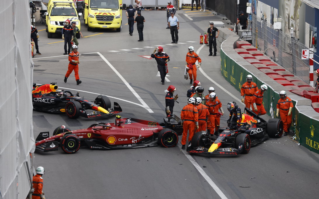 Perez Sainz Verstappen qualifying crash Monaco