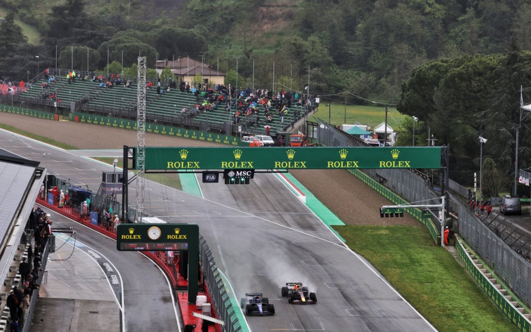 Verstappen Albon imola rain