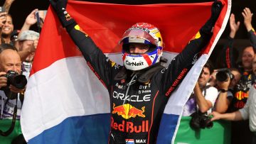 Verstappen bedankt Red Bull en alle fans met allerlaatste F1-actie van 2022